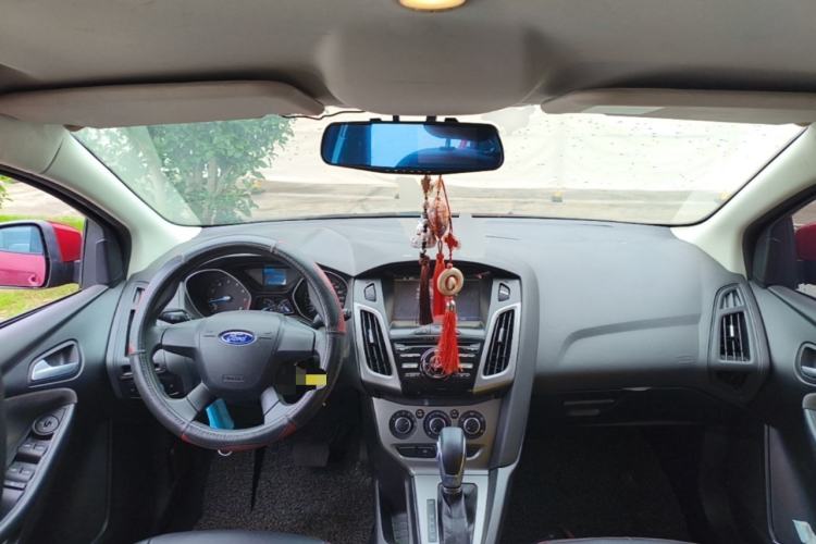 Used Ford Focus 2012 Hatchback 1.6L Automatic Comfort Model Center Console
