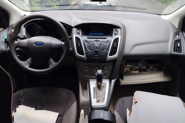 Used Ford Focus 2012 Sedan 1.6L Automatic Comfort Model Center Console