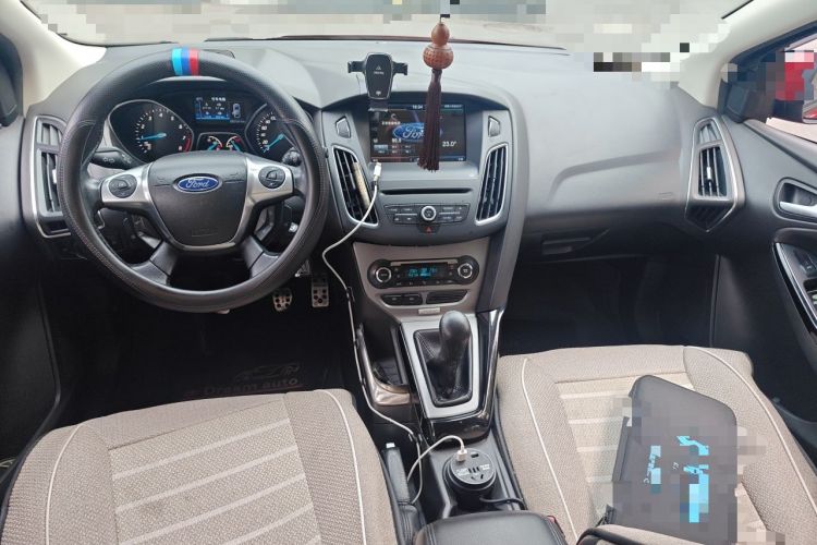 Used Ford Focus 2012 Hatchback 1.6L Manual Fashion Edition Center Console