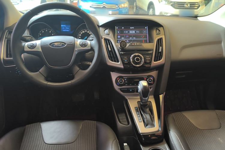 Used Ford Focus 2012 Hatchback 1.6L Automatic Fashion Edition Center Console