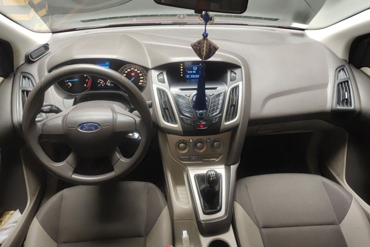 Used Ford Focus 2012 Sedan 1.6L Manual Comfort Model Center Console