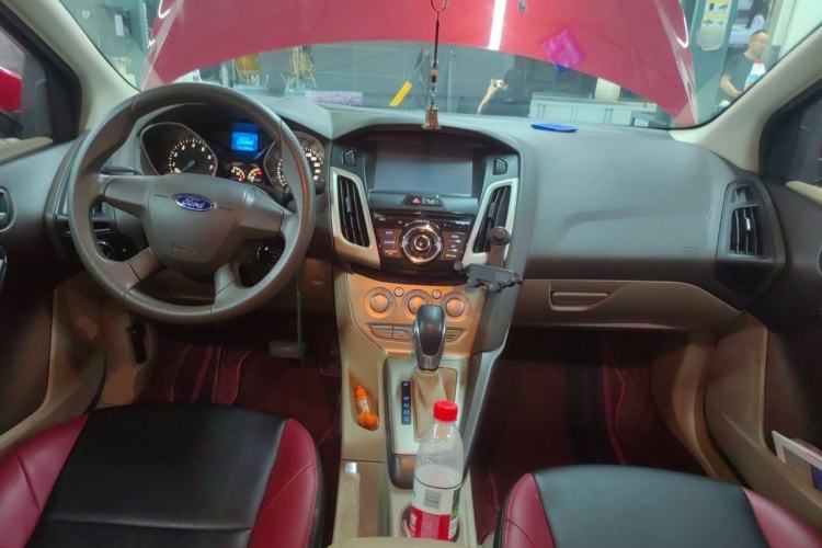 Used Ford Focus 2012 Sedan 1.6L Automatic Comfort Model Center Console