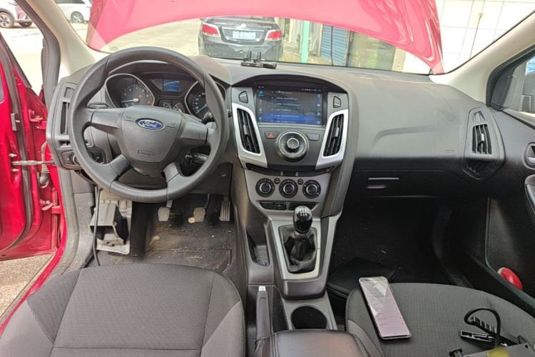 Used Ford Focus 2012 Hatchback 1.6L Manual Comfort Model Center Console