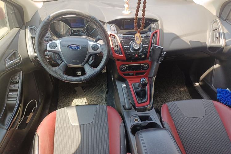 Used Ford Focus 2012 Hatchback 2.0L Manual Luxury Sport Model Center Console