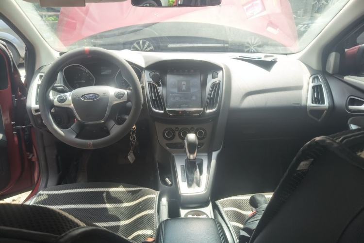Used Ford Focus 2012 Hatchback 1.6L Automatic Comfort Model Center Console