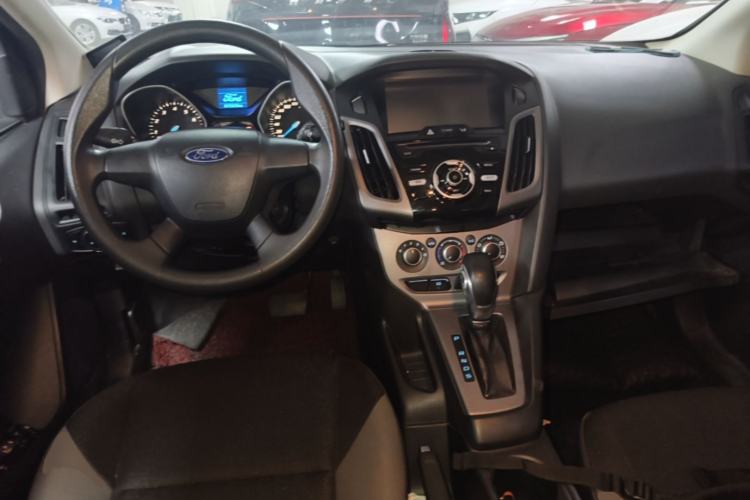 Used Ford Focus 2012 Hatchback 1.6L Automatic Comfort Model Center Console