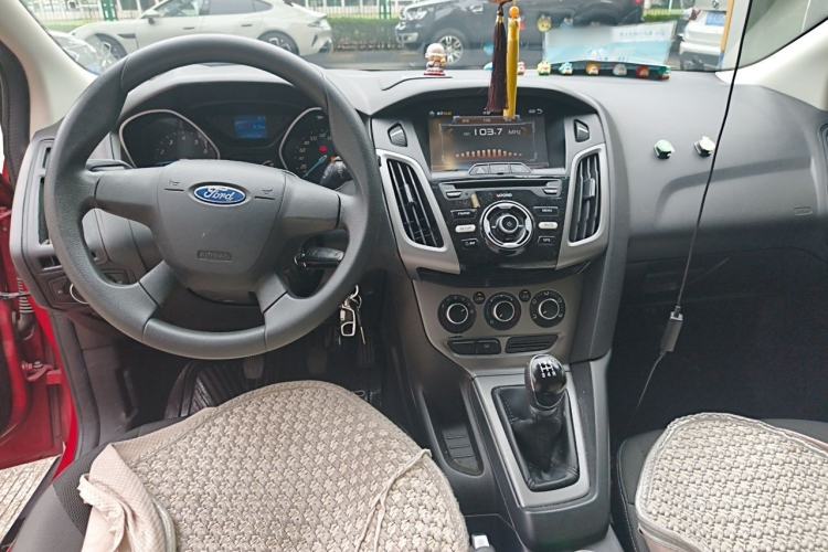 Used Ford Focus 2012 Hatchback 1.6L Manual Comfort Model Center Console
