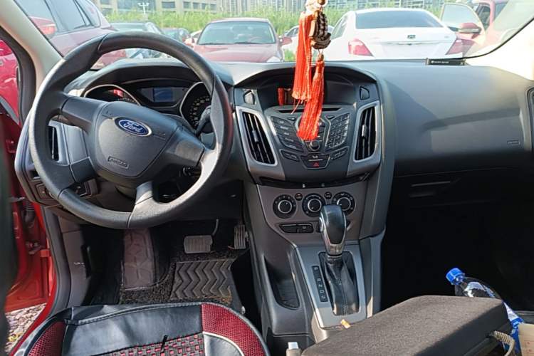 Used Ford Focus 2012 Hatchback 1.6L Automatic Comfort Model Center Console