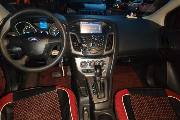 Used Ford Focus 2012 Hatchback 1.6L Automatic Comfort Model Center Console