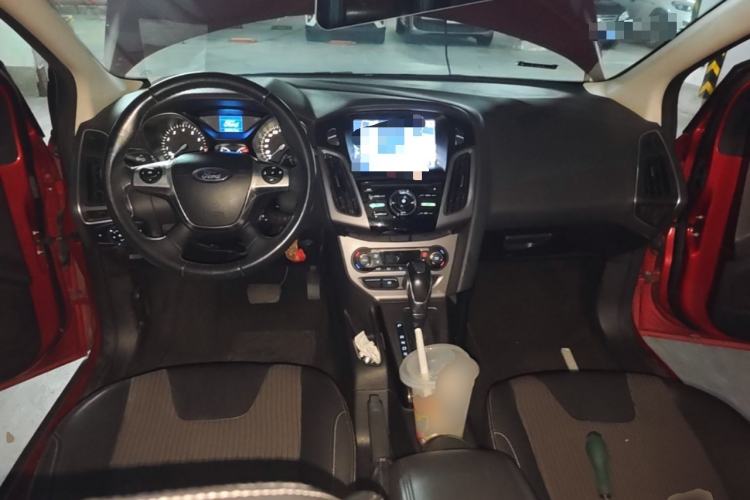 Used Ford Focus 2012 Hatchback 1.6L Automatic Fashion Edition Center Console
