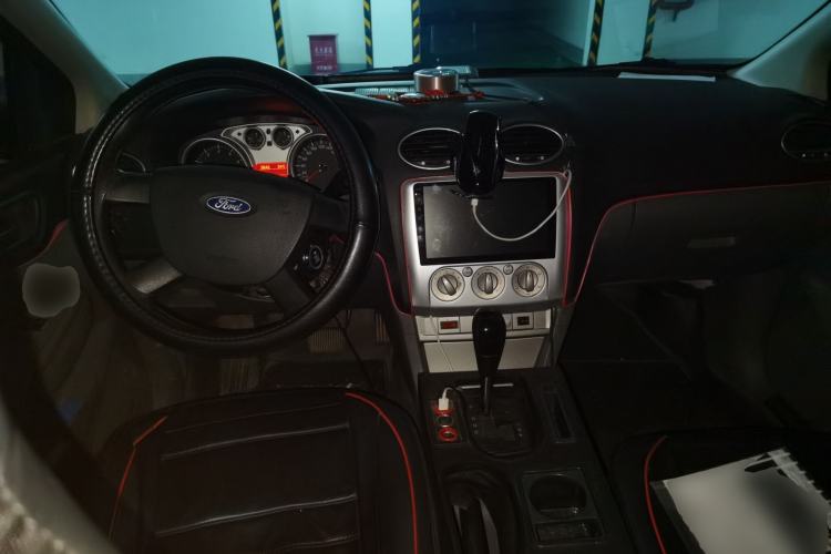 Used Ford Focus 2012 Hatchback Classic 1.8L Automatic Base Model Center Console