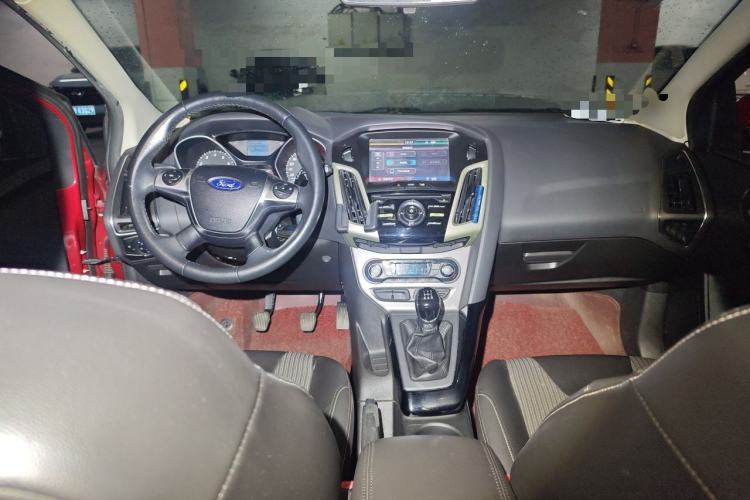 Used Ford Focus 2012 Hatchback 1.6L Manual Fashion Edition Center Console