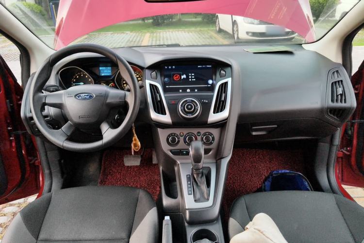 Used Ford Focus 2012 Hatchback 1.6L Automatic Comfort Model Center Console