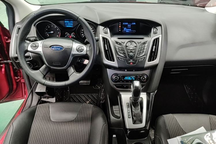 Used Ford Focus 2012 Hatchback 1.6L Automatic Fashion Edition Center Console