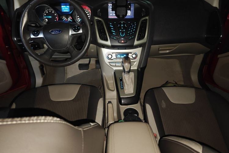 Used Ford Focus 2012 Sedan 1.6L Automatic Fashion Edition Center Console