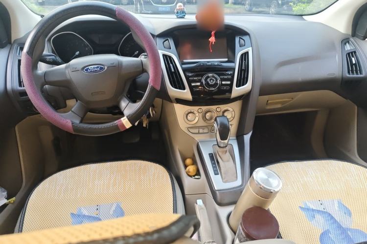 Used Ford Focus 2012 Sedan 1.6L Automatic Comfort Model Center Console