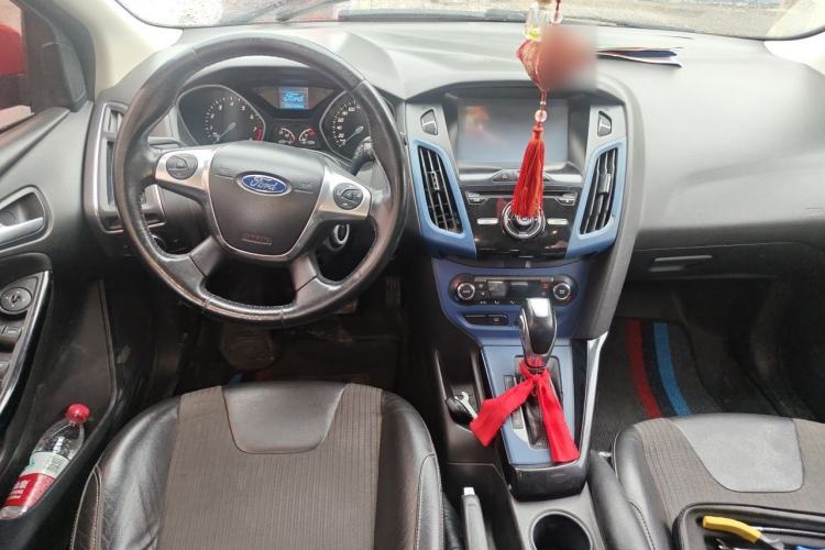Used Ford Focus 2012 Hatchback 1.6L Automatic Fashion Edition Center Console