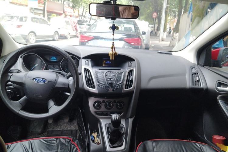 Used Ford Focus 2012 Hatchback 1.6L Manual Comfort Model Center Console