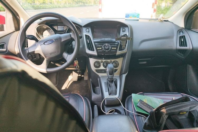 Used Ford Focus 2012 Hatchback 1.6L Automatic Comfort Model Center Console
