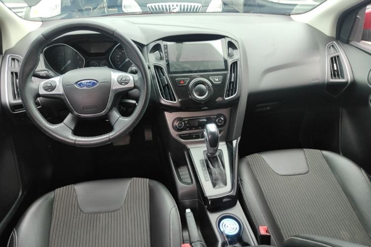Used Ford Focus 2012 Hatchback 1.6L Automatic Fashion Edition Center Console