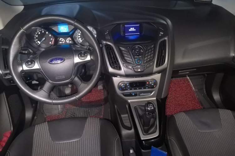 Used Ford Focus 2012 Hatchback 1.6L Manual Fashion Edition Center Console