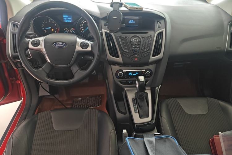 Used Ford Focus 2012 Sedan 1.6L Automatic Fashion Edition Center Console