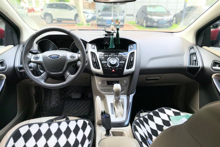 Used Ford Focus 2012 Sedan 2.0L Automatic Flagship Model Center Console