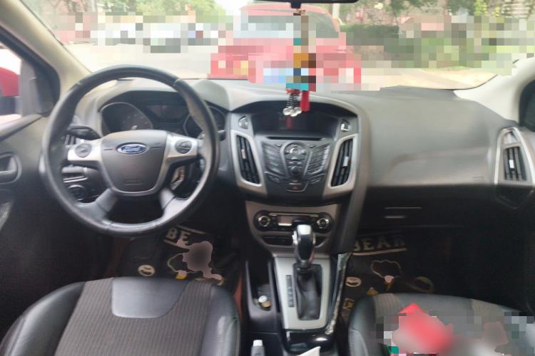 Used Ford Focus 2012 Sedan 1.6L Automatic Fashion Edition Center Console