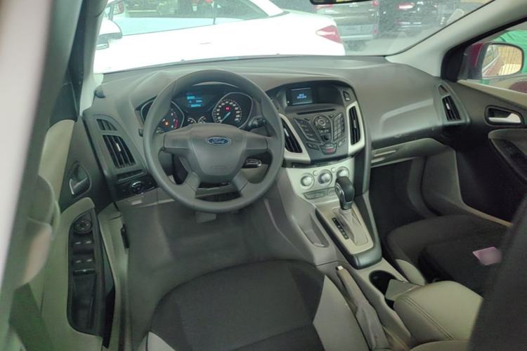 Used Ford Focus 2012 Sedan 1.6L Automatic Comfort Model Center Console