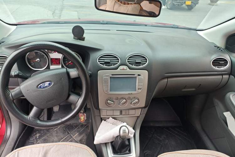 Used Ford Focus 2012 Hatchback Classic 1.8L Manual Fashion Edition Center Console
