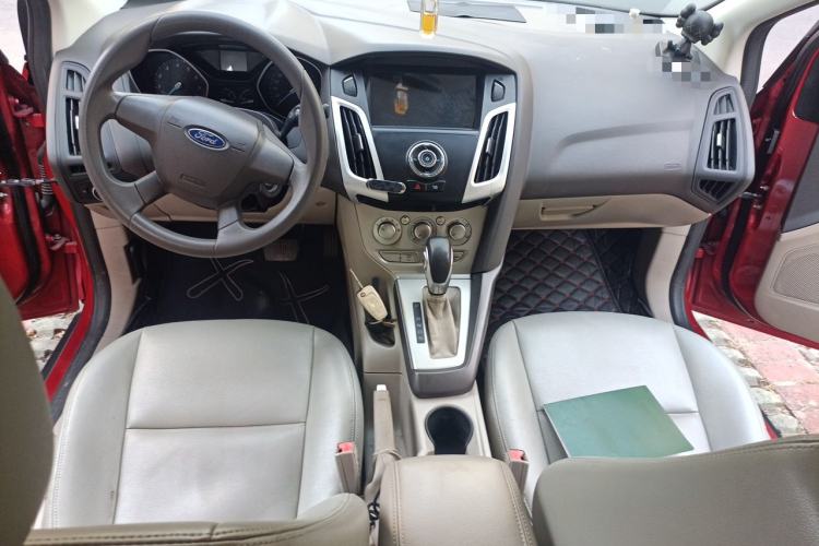 Used Ford Focus 2012 Sedan 1.6L Automatic Comfort Model Center Console
