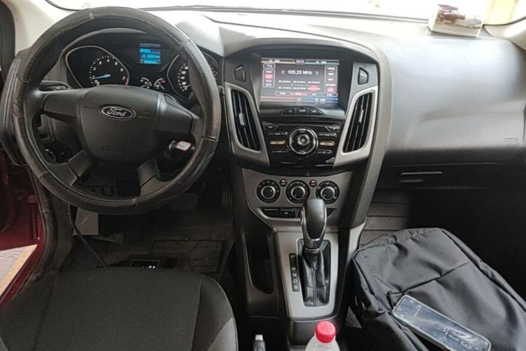 Used Ford Focus 2012 Hatchback 1.6L Automatic Comfort Model Center Console