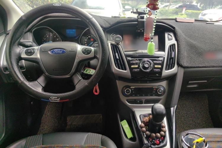 Used Ford Focus 2012 Hatchback 1.6L Manual Fashion Edition Center Console