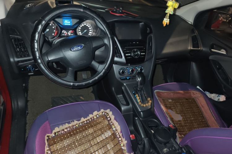 Used Ford Focus 2012 Hatchback 1.6L Automatic Comfort Model Center Console