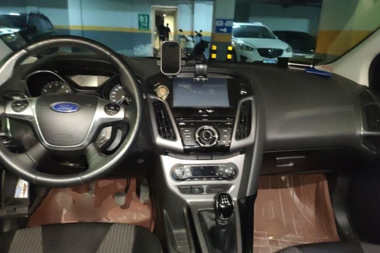 Used Ford Focus 2012 Hatchback 1.6L Manual Fashion Edition Center Console