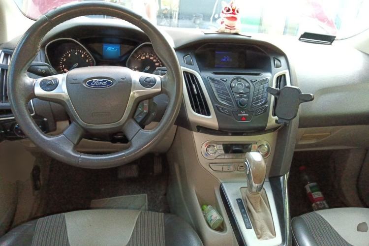 Used Ford Focus 2012 Hatchback 1.6L Automatic Fashion Edition Center Console