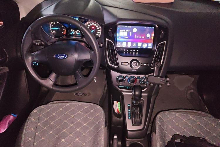 Used Ford Focus 2012 Hatchback 1.6L Automatic Comfort Model Center Console