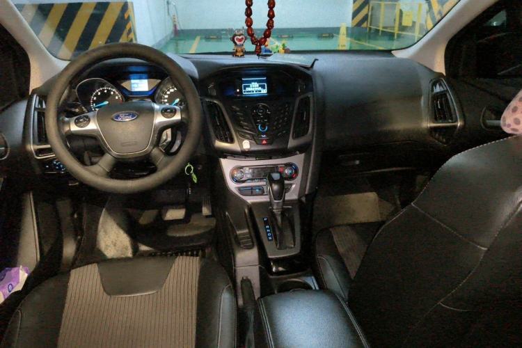 Used Ford Focus 2012 Hatchback 1.6L Automatic Comfort Model Center Console