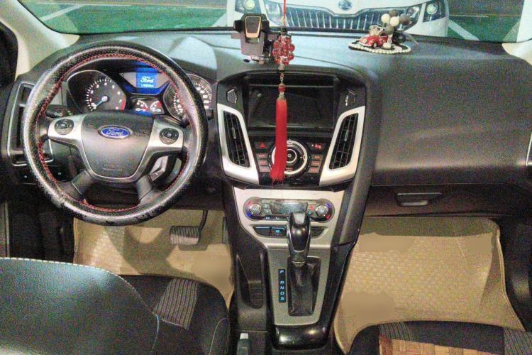 Used Ford Focus 2012 Sedan 1.6L Automatic Fashion Edition Center Console
