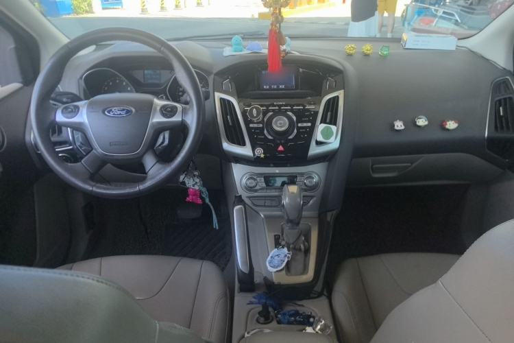 Used Ford Focus 2012 Sedan 1.6L Automatic Prestige Model Center Console