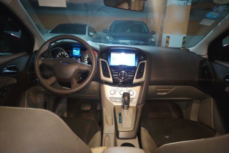Used Ford Focus 2012 Sedan 1.6L Automatic Comfort Model Center Console