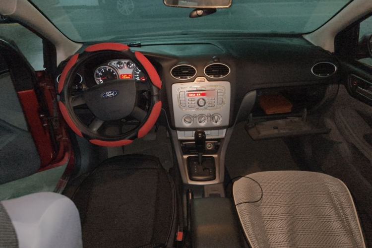 Used Ford Focus 2012 Hatchback Classic 1.8L Automatic Base Model Center Console