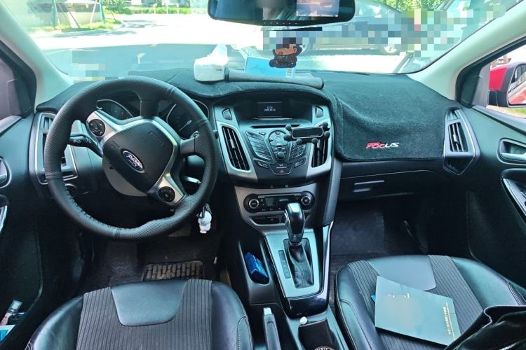 Used Ford Focus 2012 Sedan 1.6L Automatic Fashion Edition Center Console