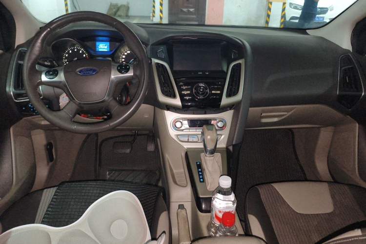 Used Ford Focus 2012 Hatchback 1.6L Automatic Fashion Edition Center Console