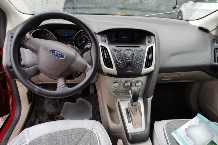 Used Ford Focus 2012 Sedan 1.6L Automatic Comfort Model Center Console