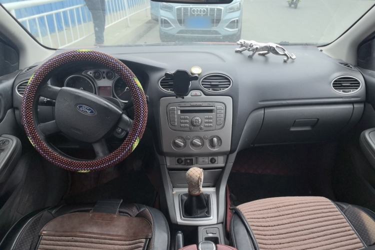 Used Ford Focus 2012 Hatchback Classic 1.8L Manual Base Model Center Console