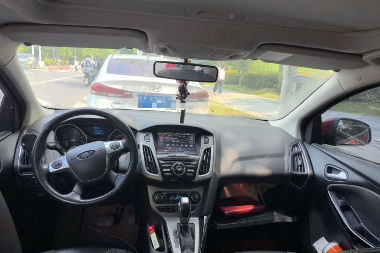Used Ford Focus 2012 Sedan 1.6L Automatic Fashion Edition Center Console