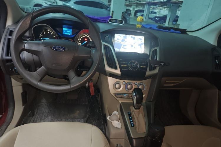 Used Ford Focus 2012 Sedan 1.6L Automatic Comfort Model Center Console