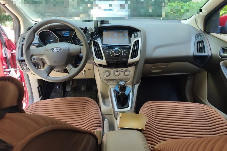 Used Ford Focus 2012 Sedan 1.6L Manual Comfort Model Center Console