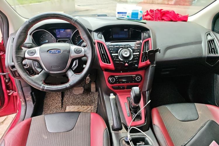 Used Ford Focus 2012 Hatchback 2.0L Automatic Luxury Sport Model Center Console